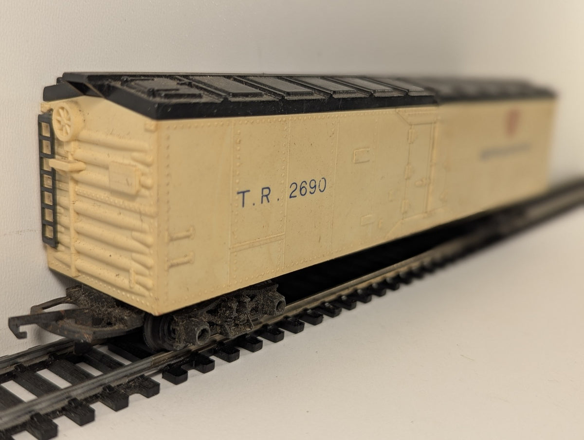 Tri-ang OO Gauge Refrigerator Van Goods Wagon T.R. 2690 Cream R.129