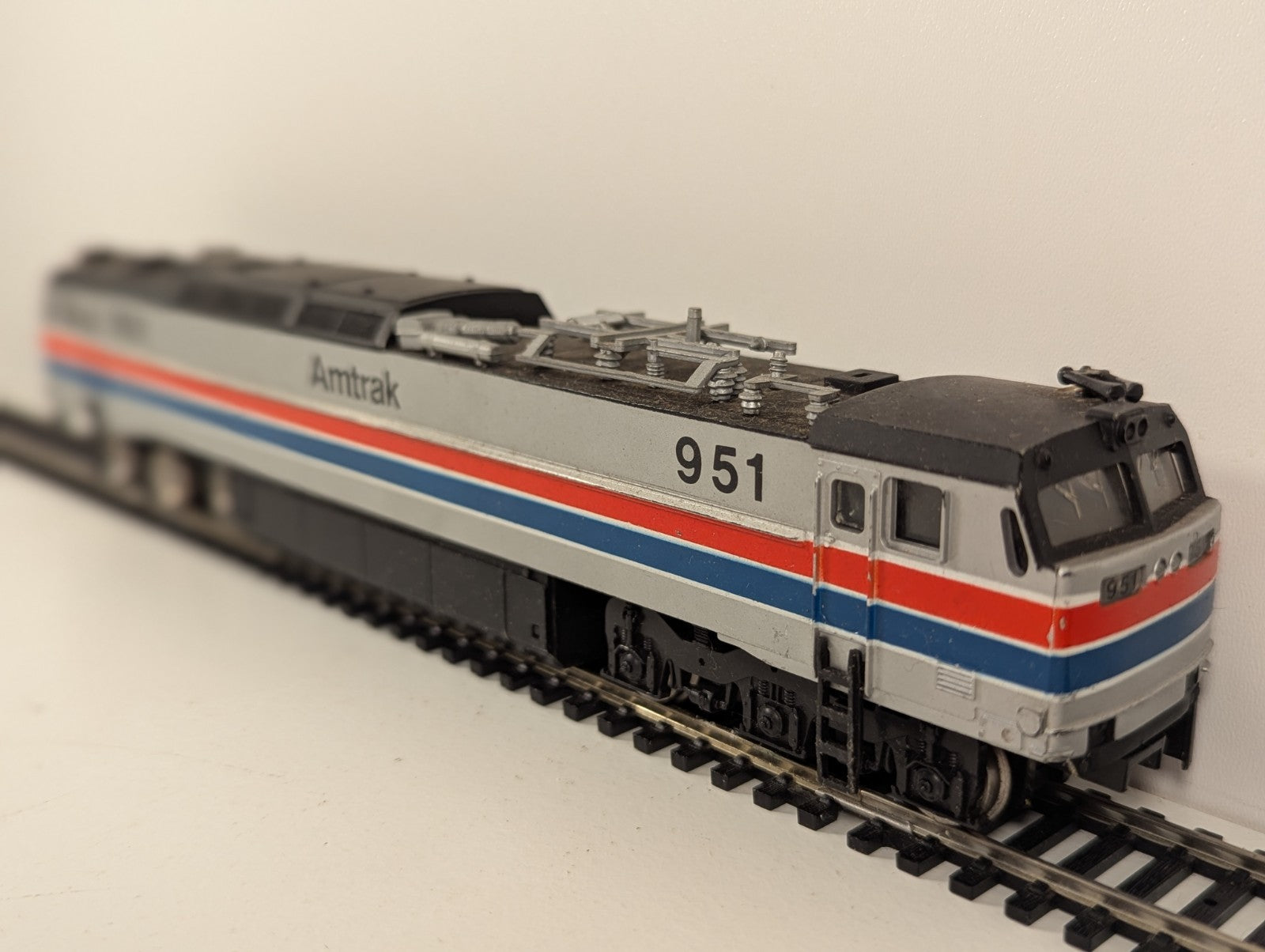 Bachmann USA HO Gauge E60CP Amtrak Electric Locomotive #951 Dummy Unit