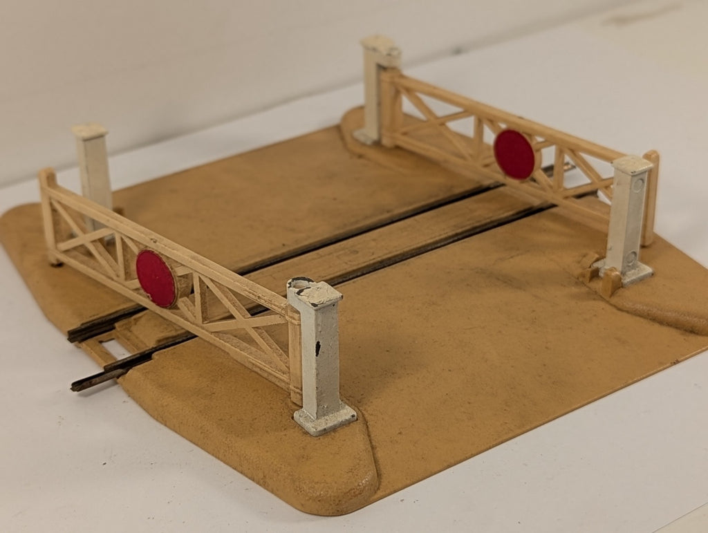 Hornby Dublo 2460 OO Gauge 2-Rail Level Crossing
