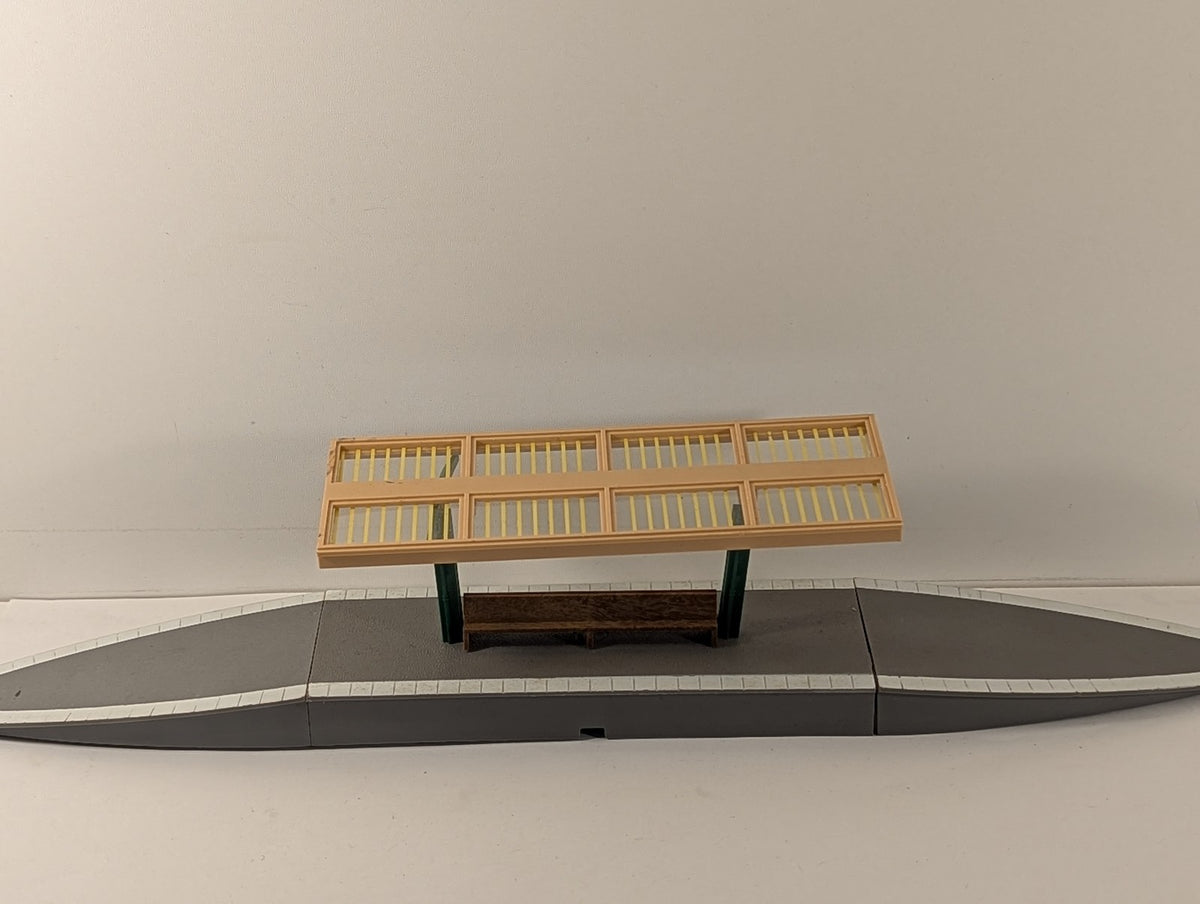 Hornby OO Gauge Island Platform with Canopy and Bench Buildings & Scenery
