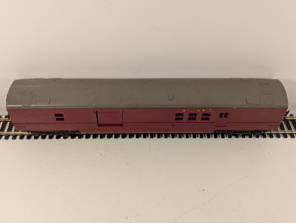 Tri-ang OO Gauge Transcontinental Operating Mail Express Coach (Coupling Bent)