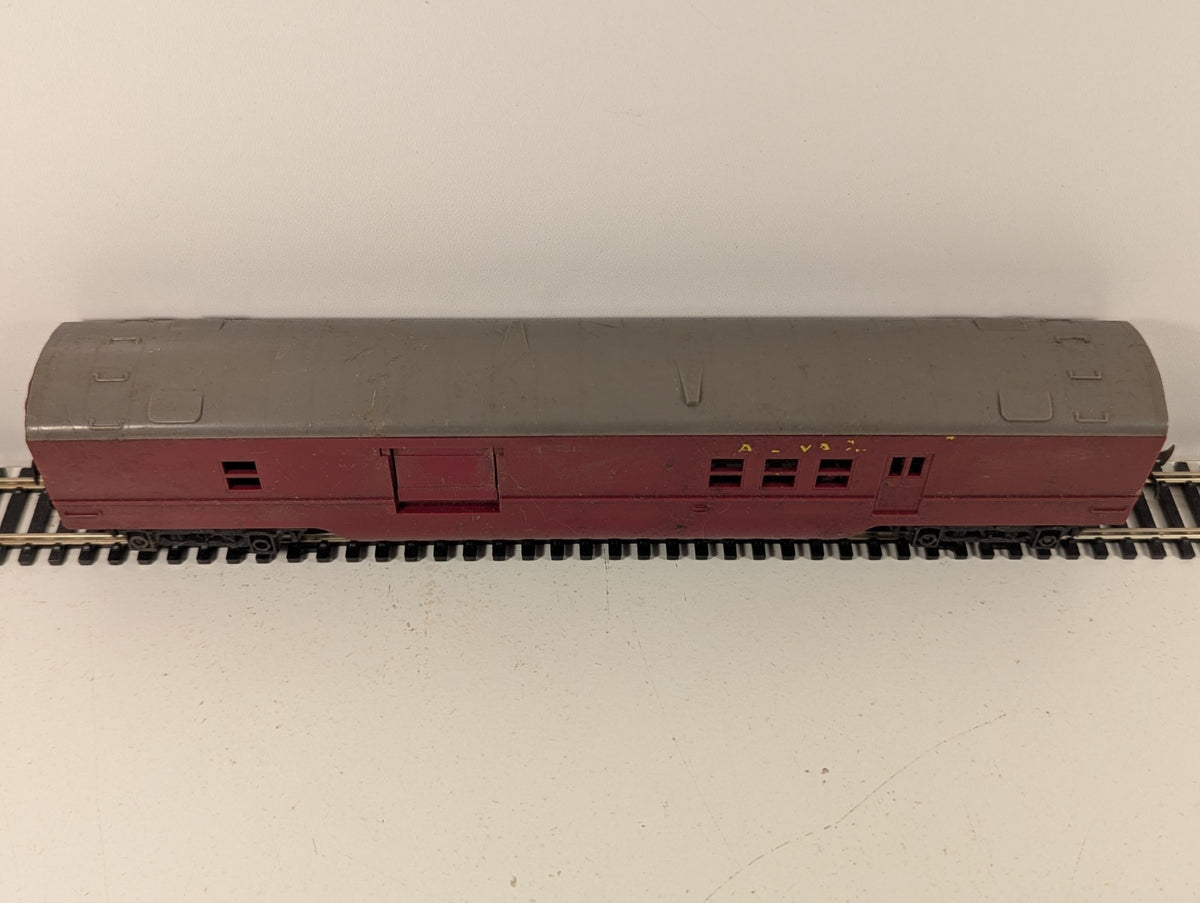 Tri-ang OO Gauge Transcontinental Operating Mail Express Coach (Coupling Bent)