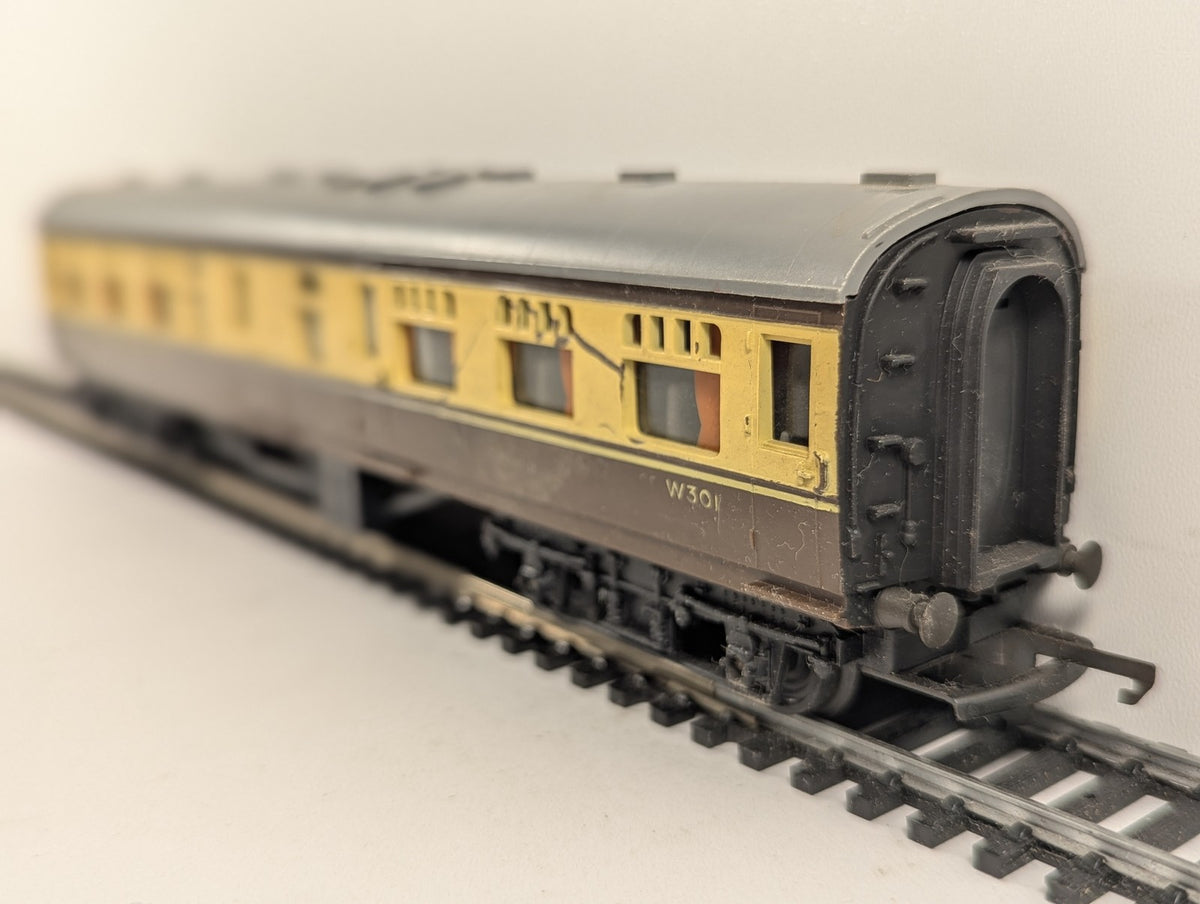 Tri-ang OO Gauge BR Restaurant Car Passenger Coach W301 BR Chocolate and Cream