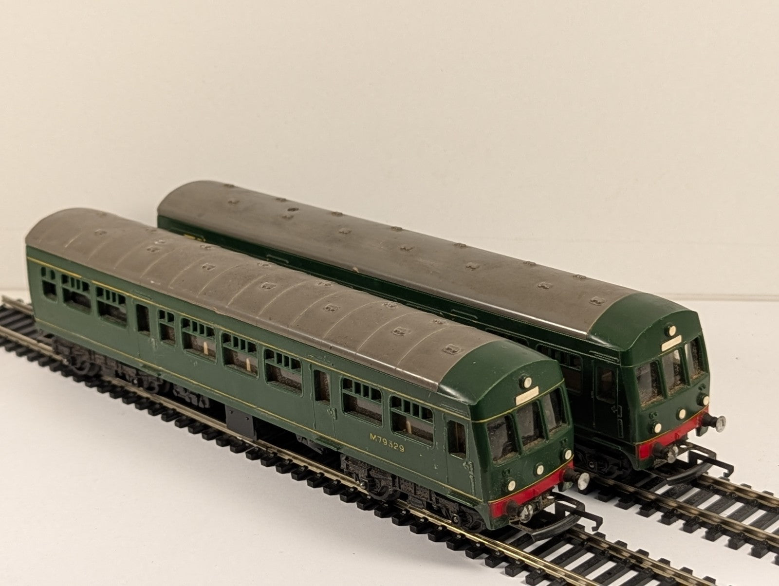 Tri-ang Hornby R157 OO Gauge Class 101 DMU BR Green
