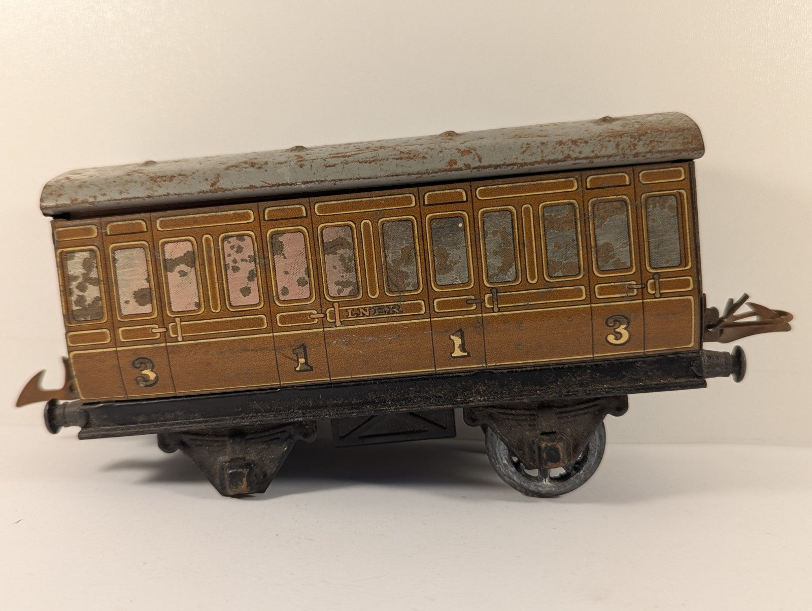 Hornby O Gauge LNER Teak 4-Wheel Coach