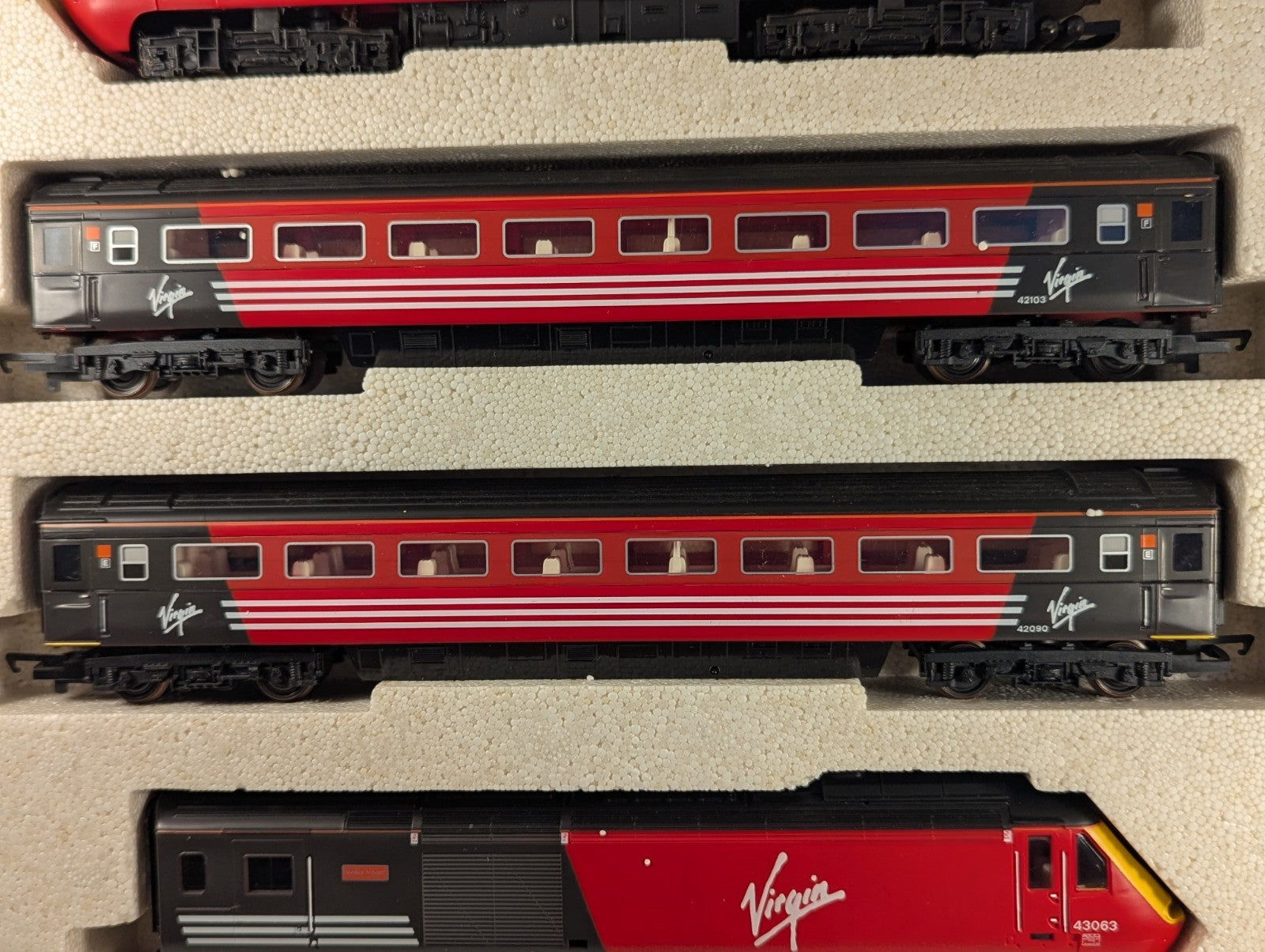 Hornby R2045 OO Gauge Virgin Trains 125 High Speed Train Pack
