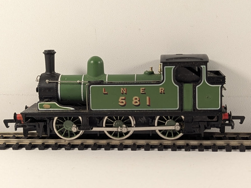 Mainline OO Gauge Class J72 0-6-0T Locomotive 581 LNER Green 37-054