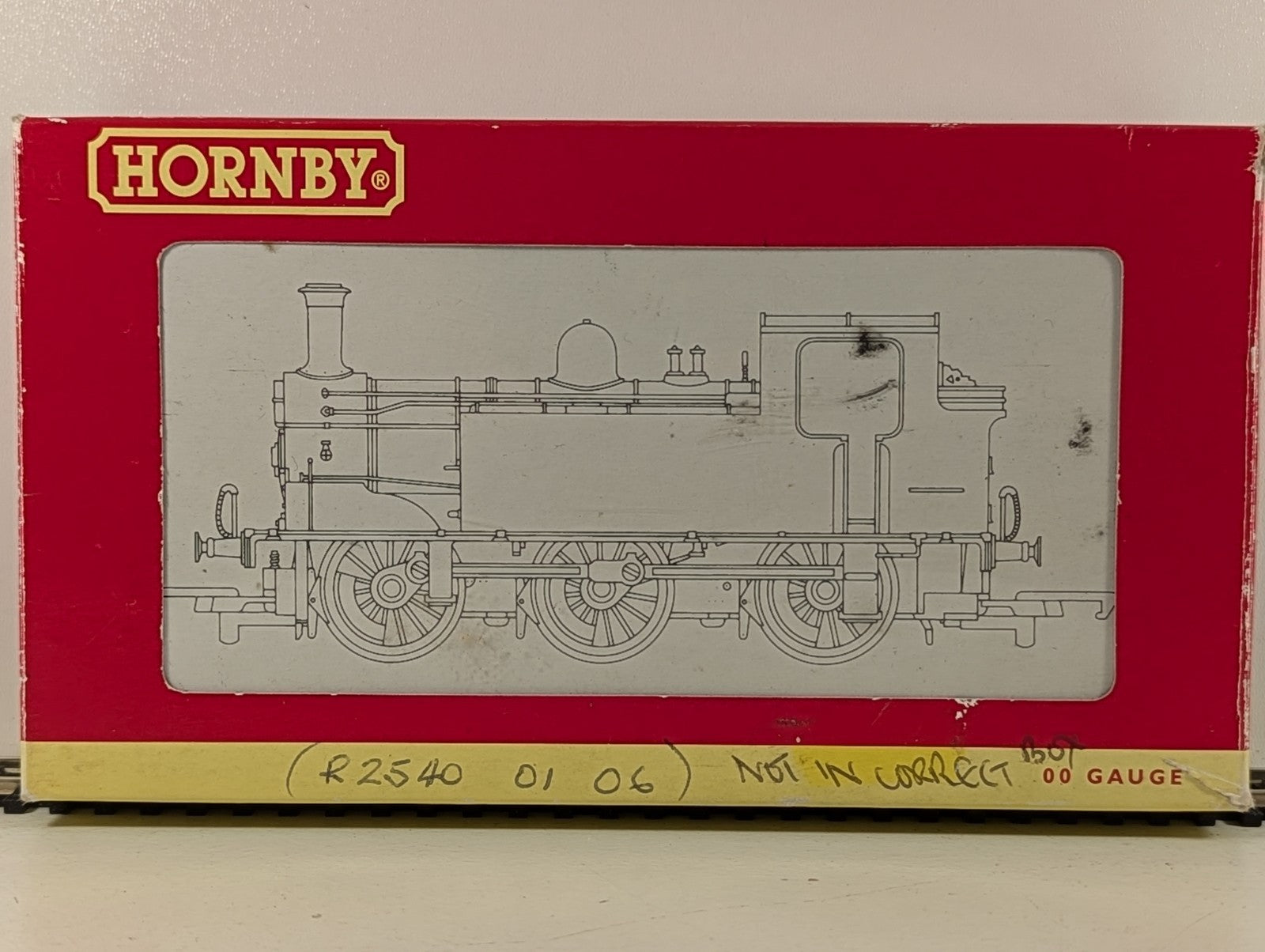 Hornby R2540 J83 Class Tank Locomotive LNER Lined Green