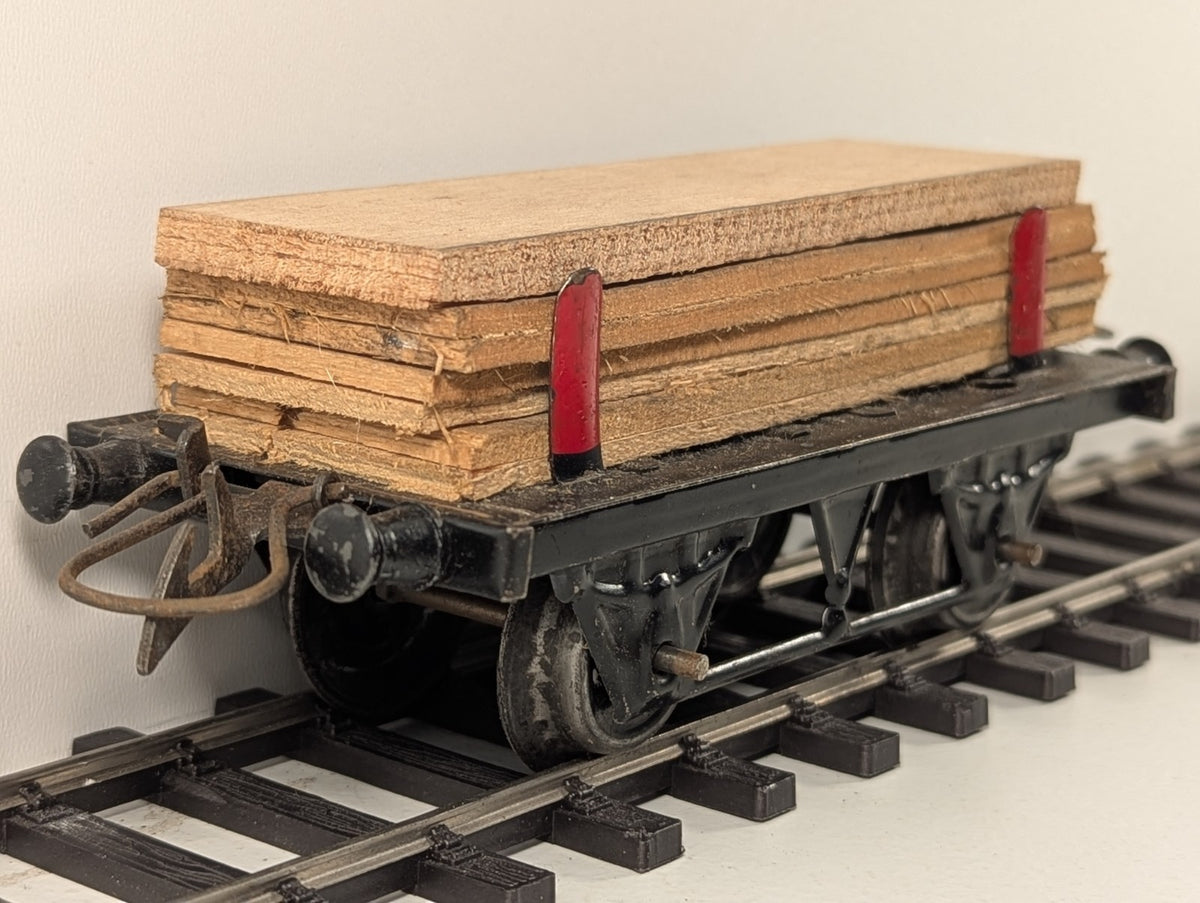 Hornby R175 O Gauge No.1 Timber Wagon with load