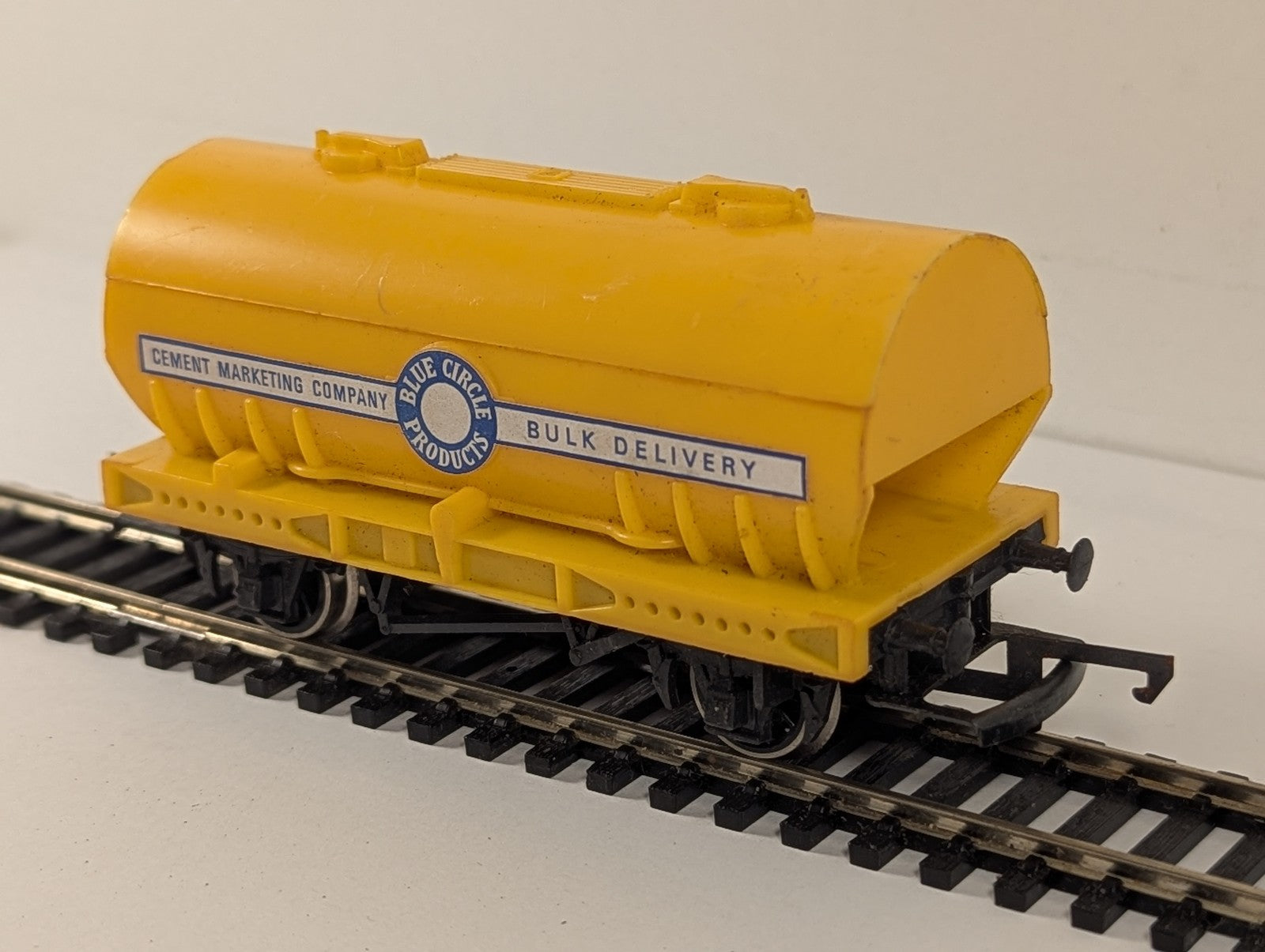 Hornby OO Gauge Presflo Cement Wagon Goods Wagon Blue Circle Cement R242