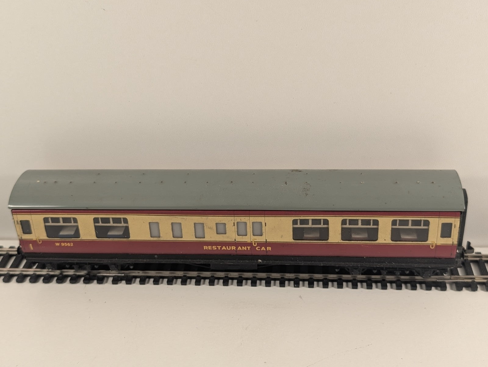 Hornby Dublo 4048 BR Mk1 Restaurant Composite Coach W9562
