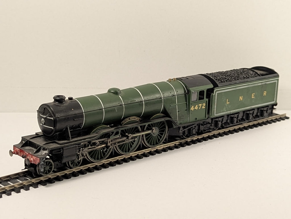 Hornby OO Gauge Flying Scotsman Steam Locomotive 4472 LNER Green