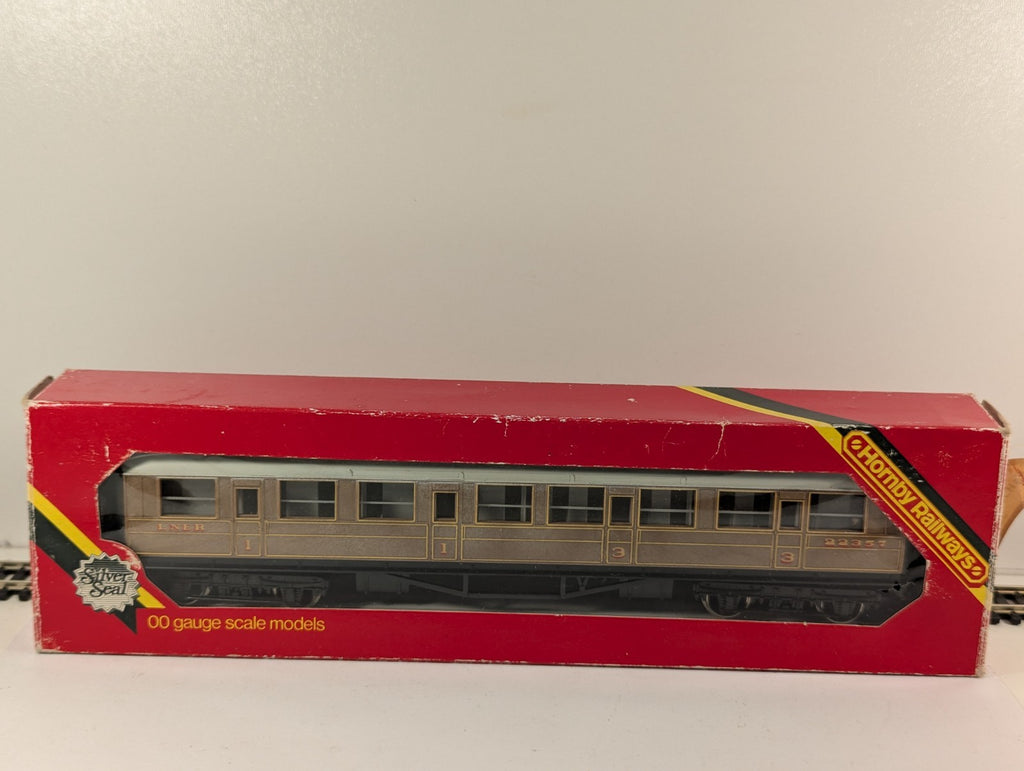 Hornby Railways R435 OO Gauge LNER 1st & 3rd Composite Coach Boxed