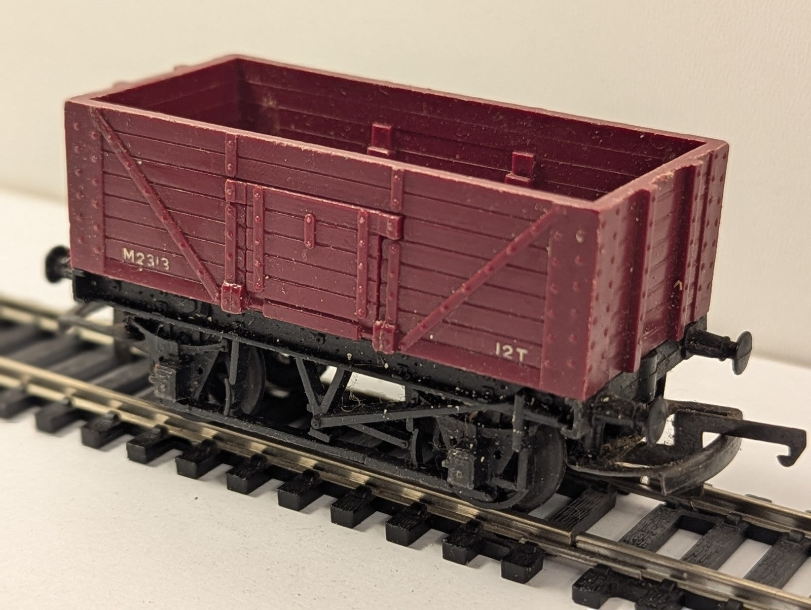 Tri-ang OO Gauge R112 Goods Truck with Drop Doors (M2313 Maroon)