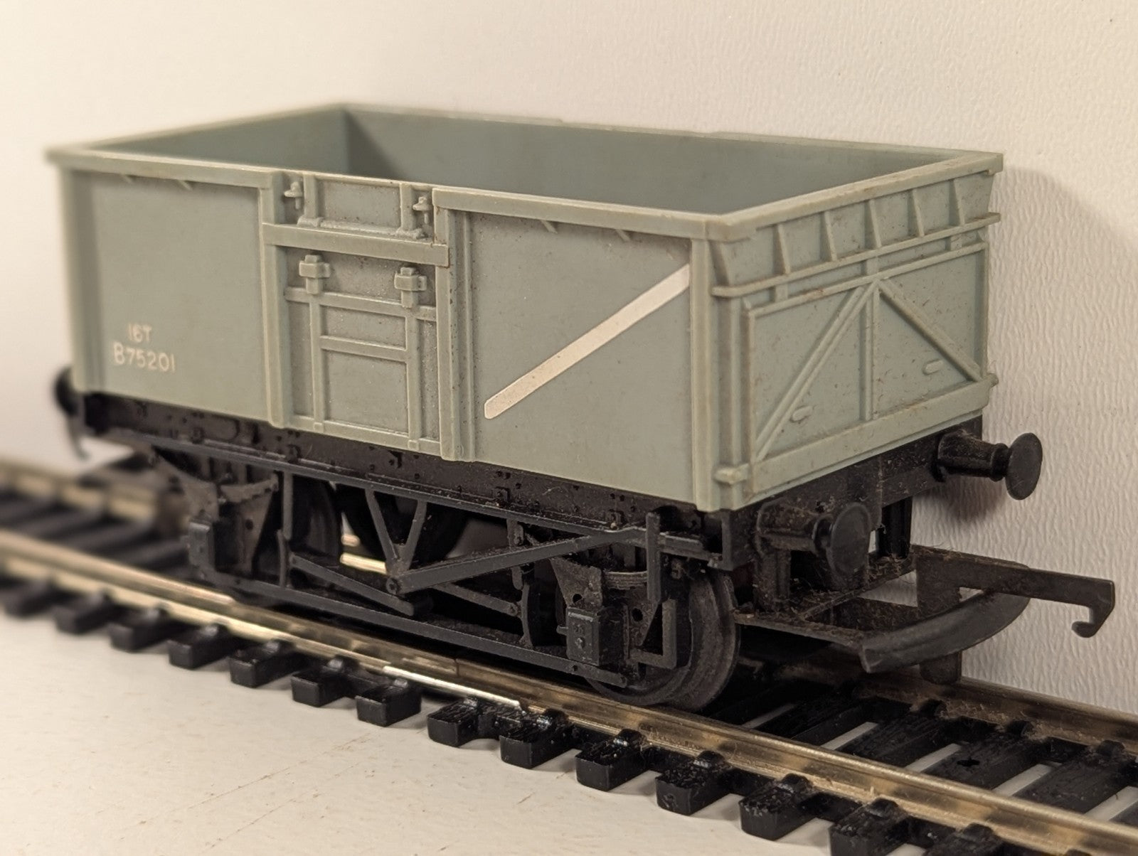 Tri-ang R243 OO Gauge Grey Mineral Wagon