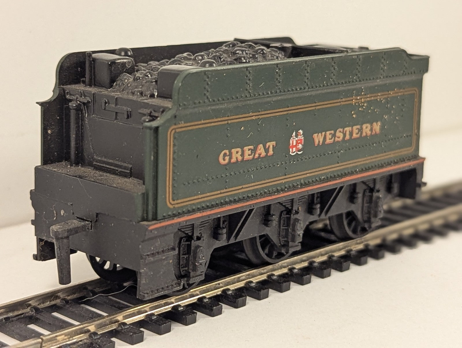 Hornby OO Gauge GWR 6-Wheel Tender GWR Green