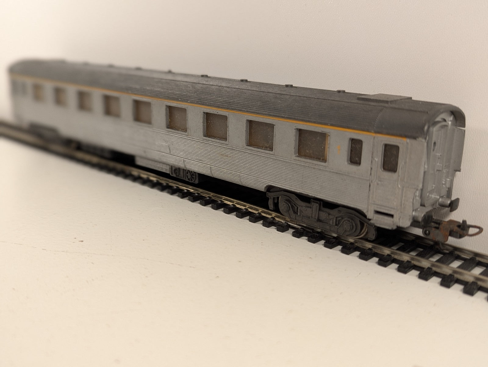 Lima HO Gauge SNCF Passenger Coach