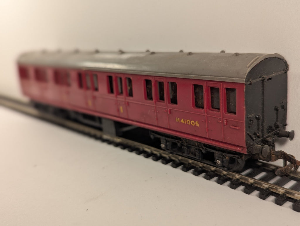 Tri-ang OO Gauge Suburban Coach Passenger Coach M41006 BR Maroon