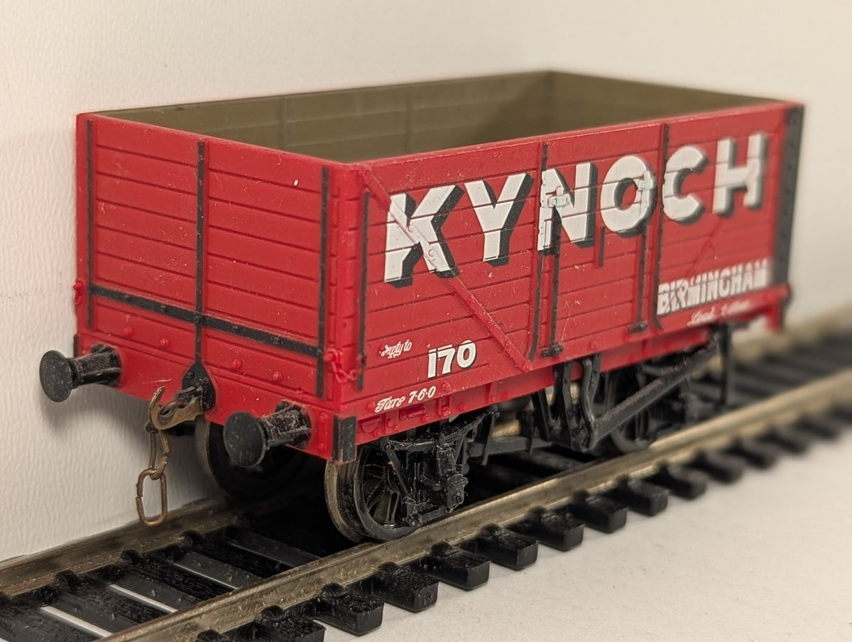 Bachmann OO Gauge 7-Plank Open Wagon 170 Kynoch Red 37-111