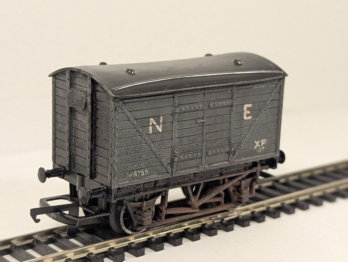 Tri-ang OO Gauge LNER Ventilated Goods Van Goods Wagon W8755 LNER Grey