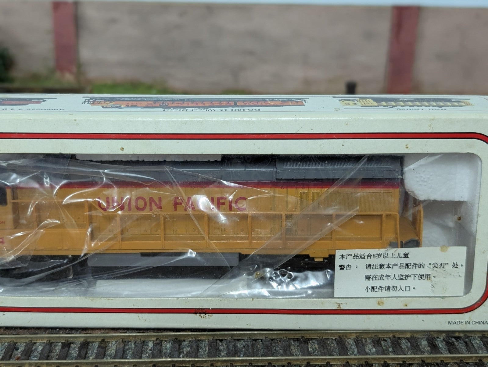 Bachmann HO Gauge Union Pacific GE U36B No. 824 Diesel Locomotive Runs & Lights