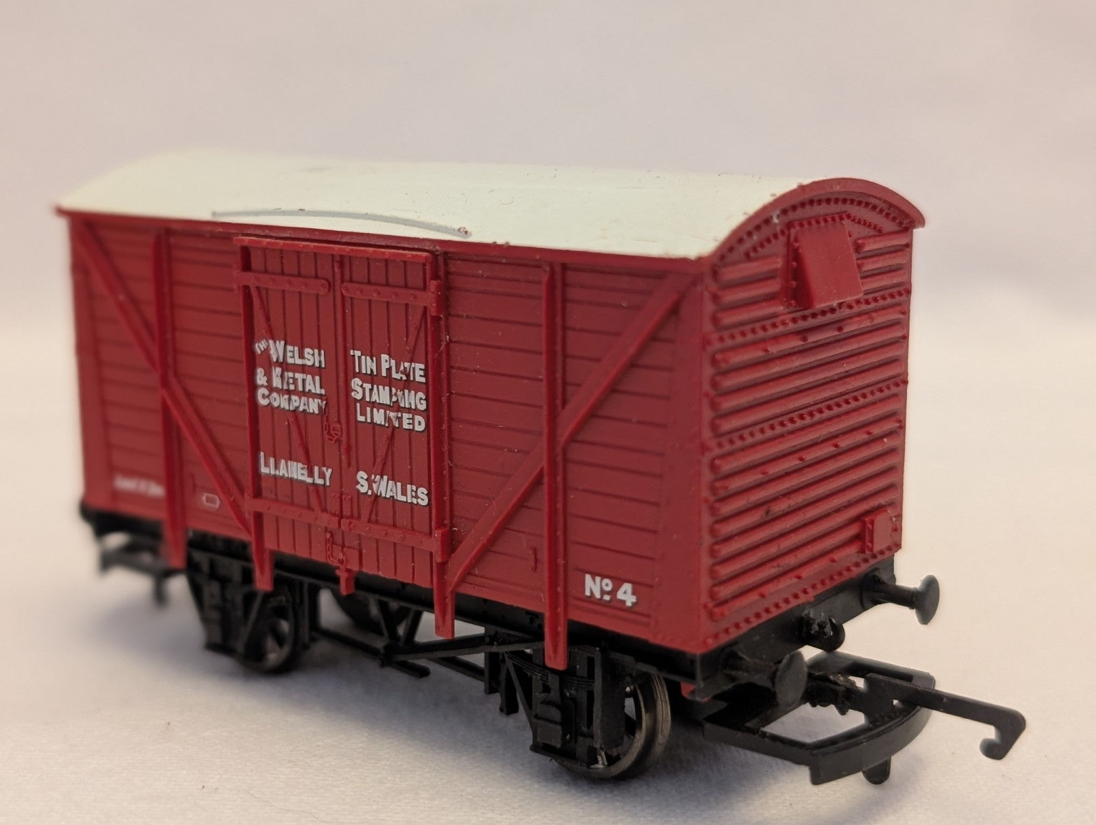 Hornby OO Gauge Welsh Tin Plate & Metal Co. Box Van Goods Wagon