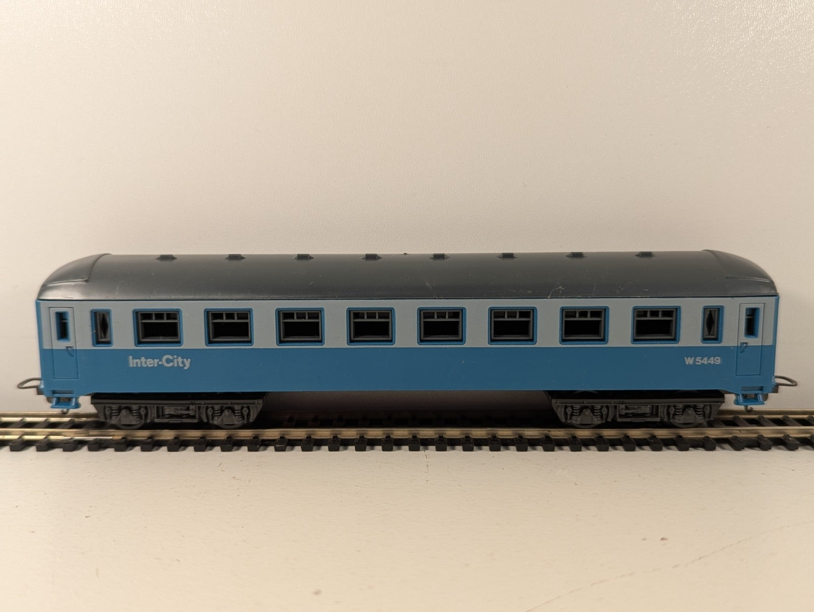 Lima HO Gauge BR Mk2 Composite Coach InterCity Blue & Grey