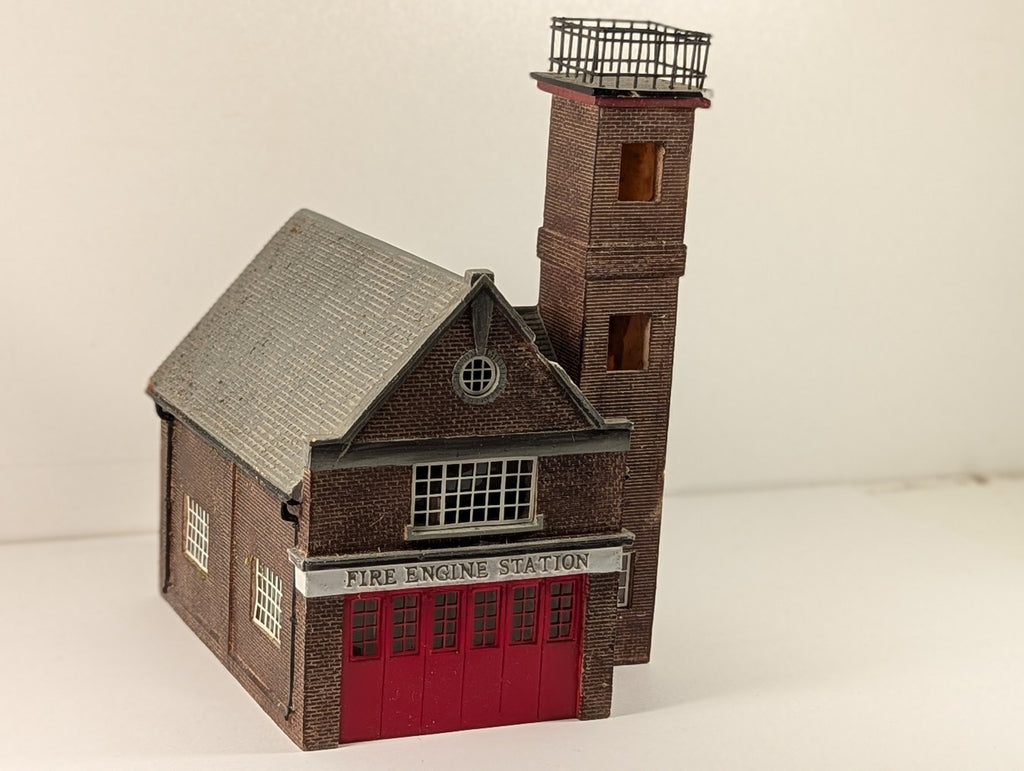 Hornby OO Gauge Skaledale Fire Engine Station Model Railway Building R8541