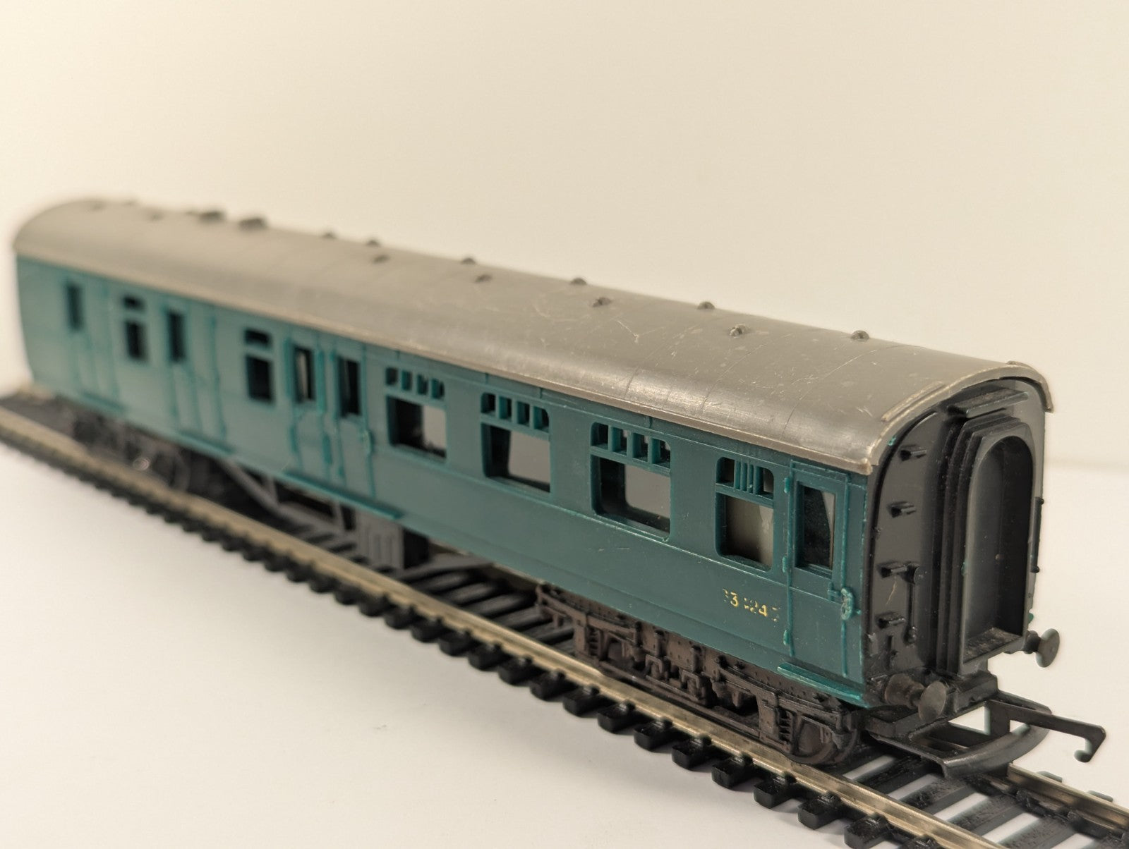 Tri-ang Hornby R622 OO Gauge BR Green Mk1 Corridor Composite Coach