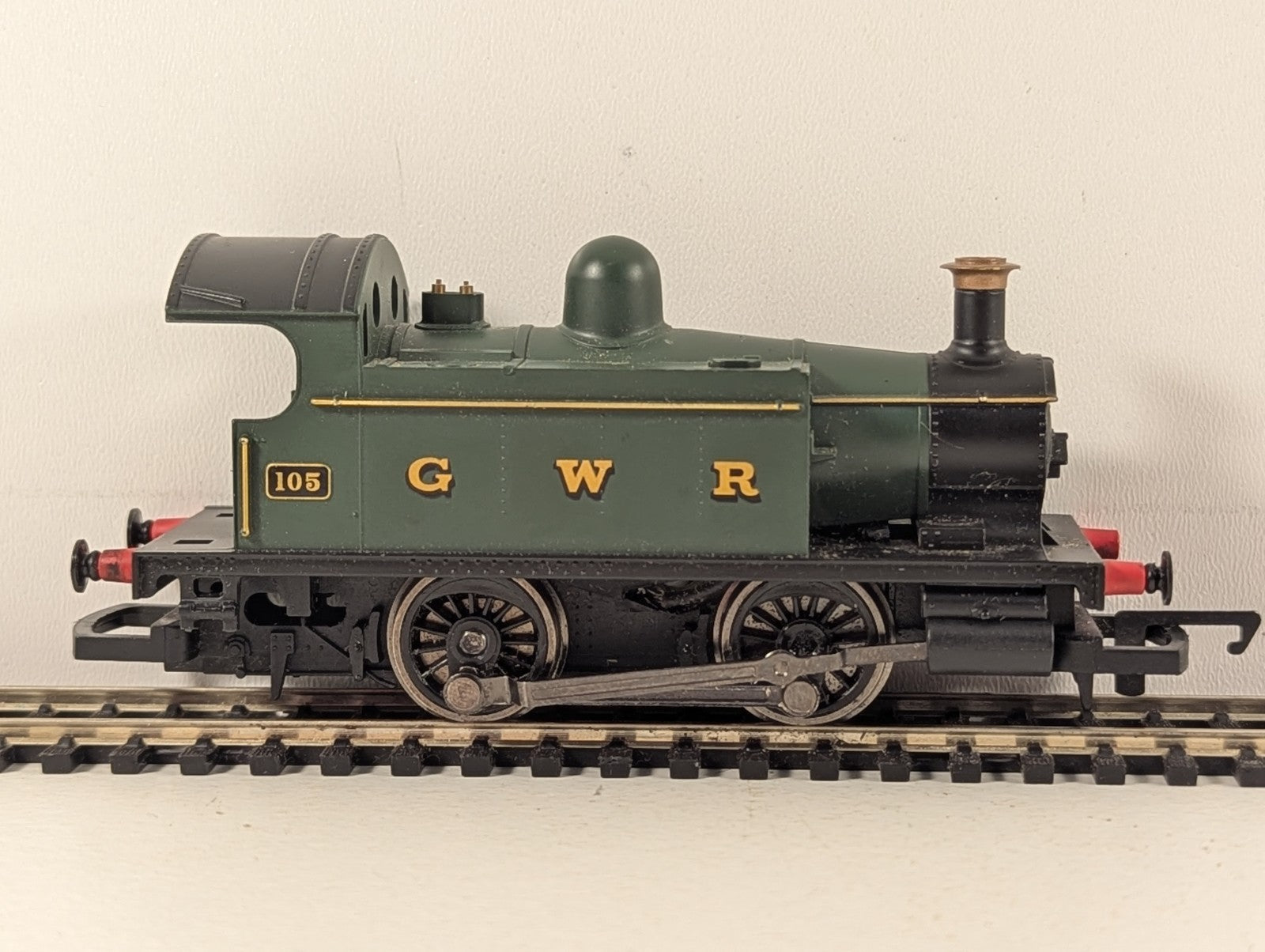 Hornby OO Gauge GWR Holden Class 101 0-4-0T Locomotive 105 GWR Green