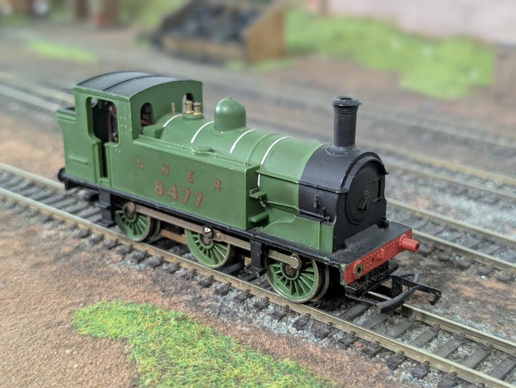 Hornby R252 OO Gauge LNER Matt Green Class J83 8477