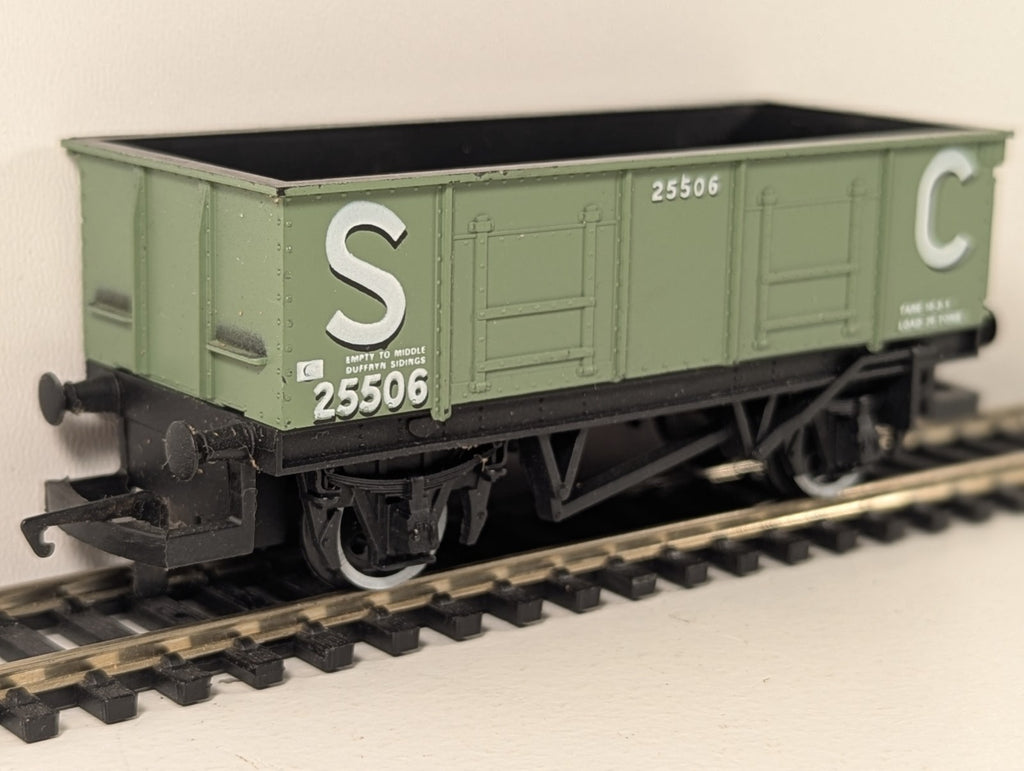 Hornby R730 OO Gauge 21T Steel Mineral Wagon