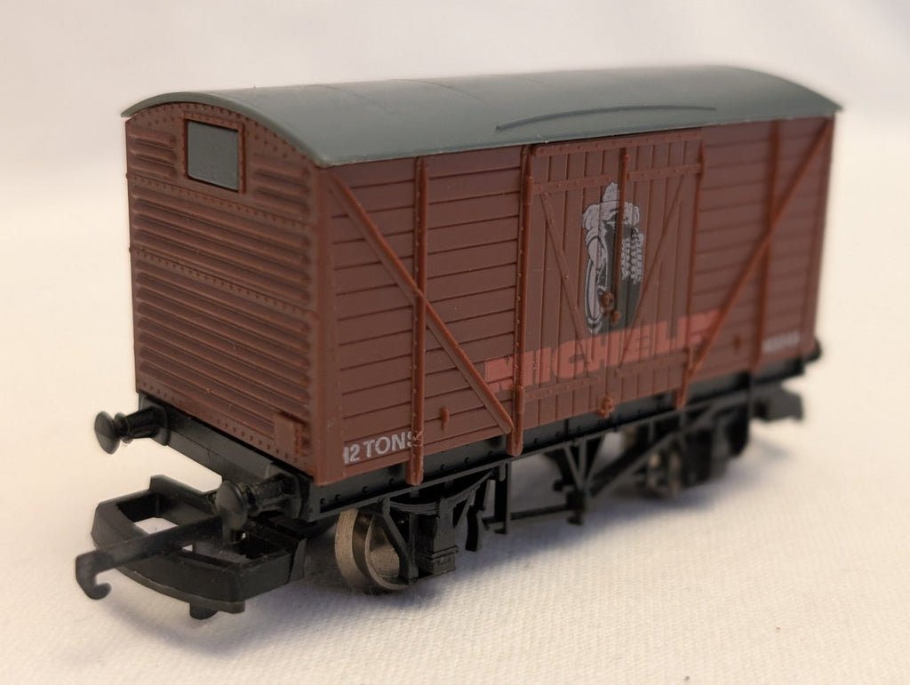 Lima OO Gauge 12 Ton Box Van Goods Wagon M3245 Michelin