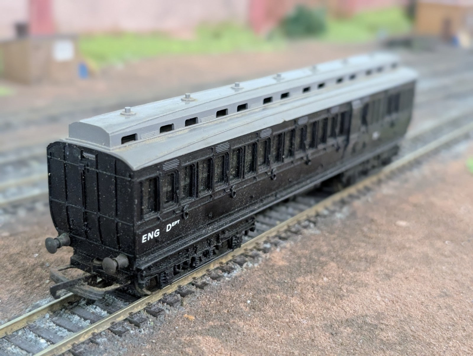 Tri-ang R620 BR Clerestory Brake Coach No. 20 (Engineering Black Livery)