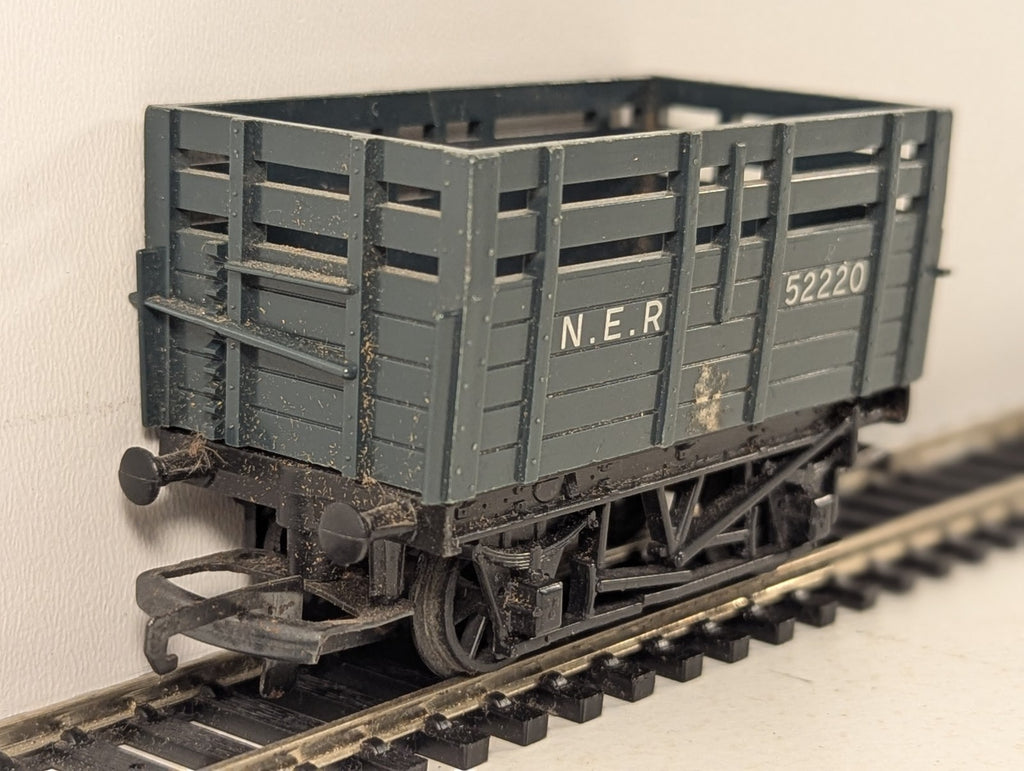 Tri-ang OO Gauge NER Cattle Wagon Rolling Stock 52220 NER Grey R112