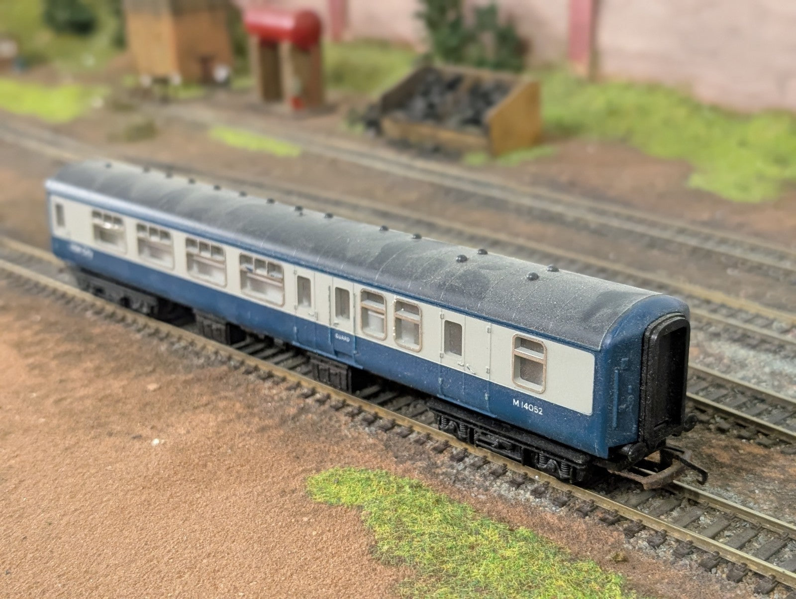 Hornby R896 Mk2 Mk2 Brake Corridor Second M14052 in Intercity Blue & Grey