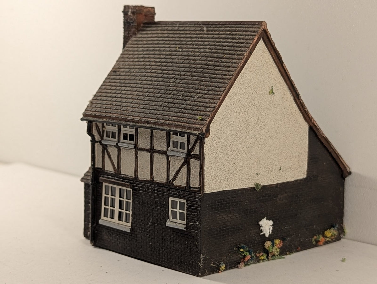 Hornby OO Gauge Skaledale Corner Cottage Model Railway Building R8624