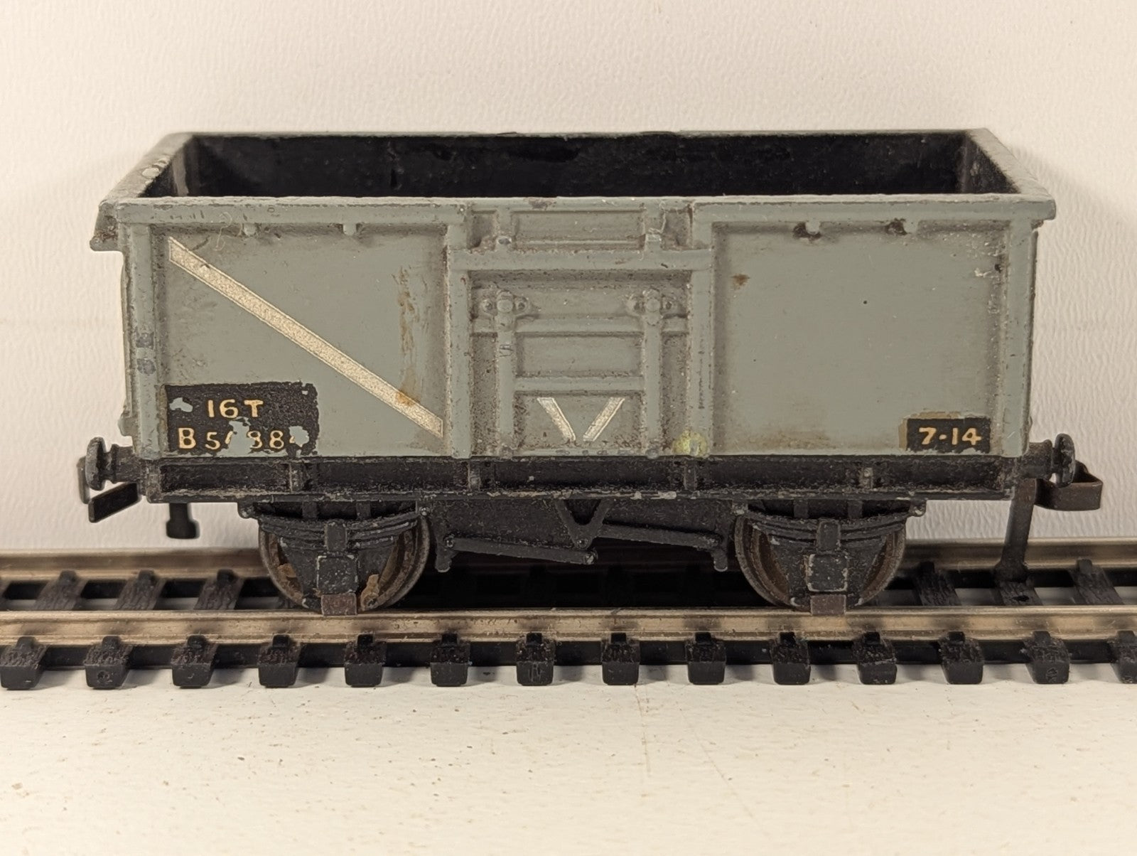 Hornby Dublo 32056/32057 BR 16 Ton Mineral Wagon Grey OO Gauge