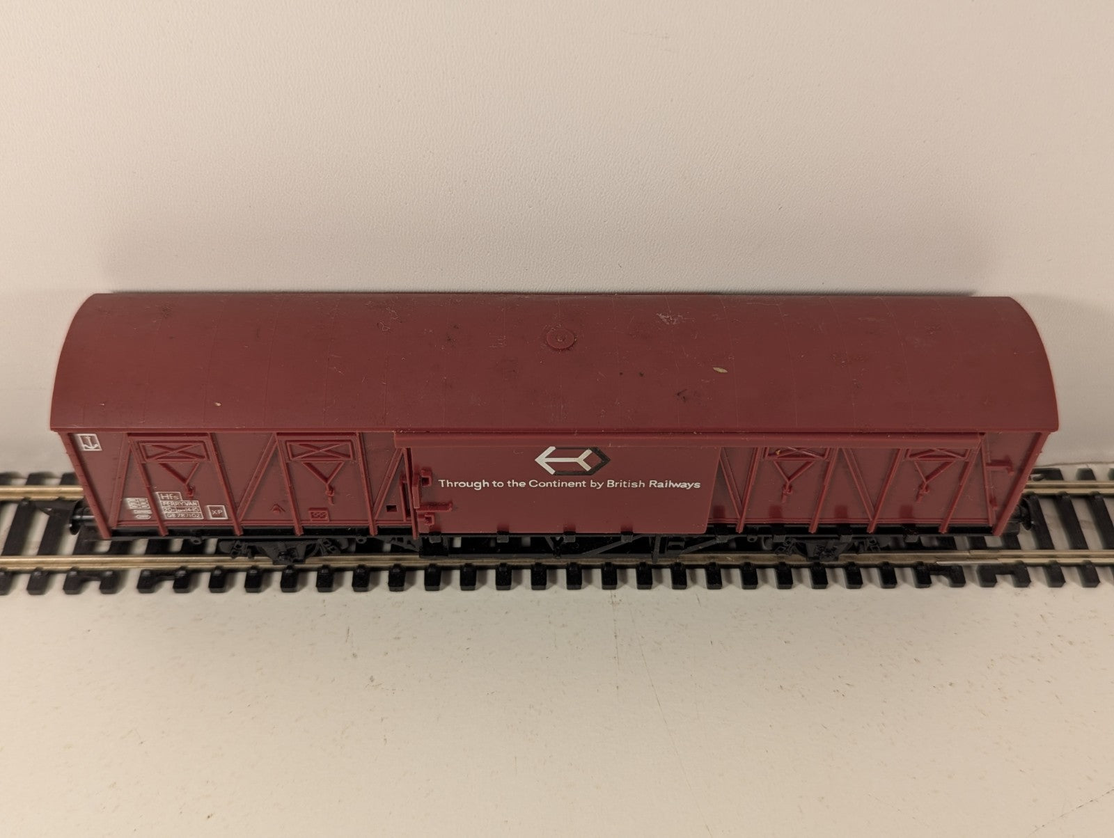 Tri-ang Hornby R738 OO Gauge Red BR Anglo-Continental Ferry Van