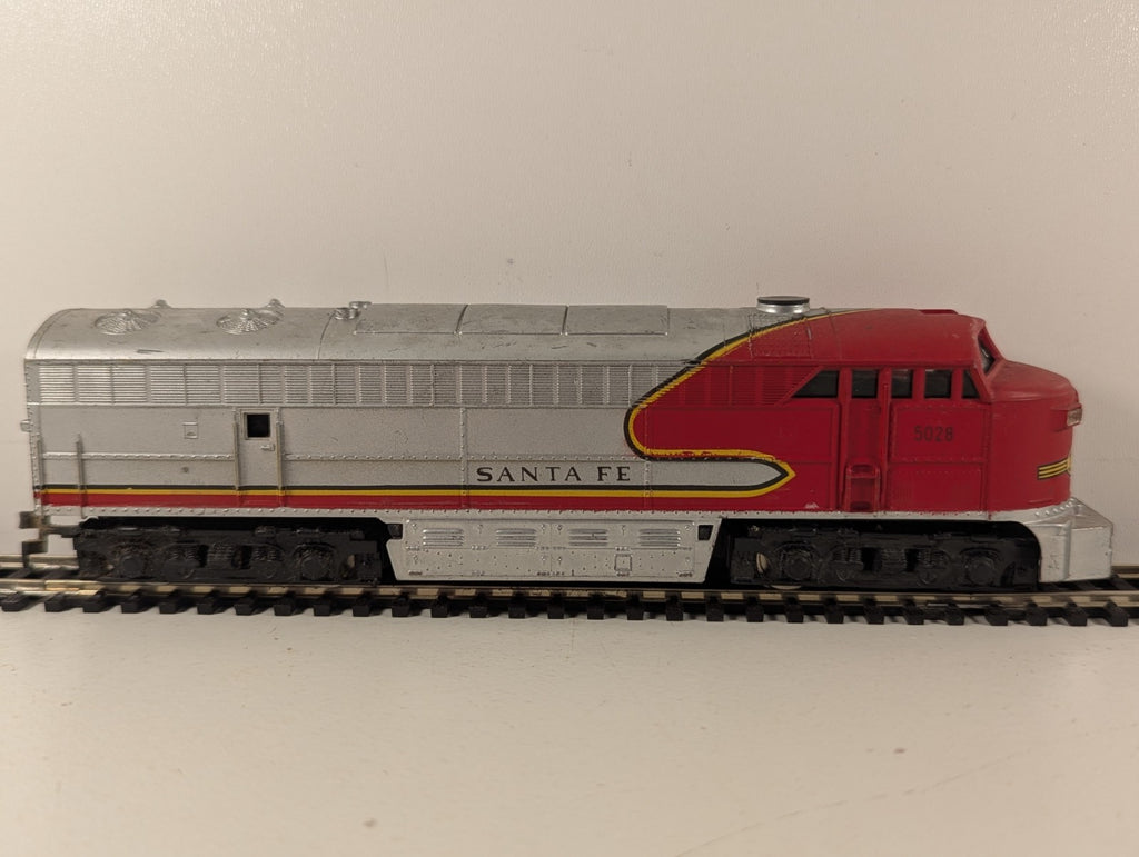 AHM / Tempo HO Gauge Alco FA-2 Diesel Locomotive 5028 Santa Fe - Spares/Repair