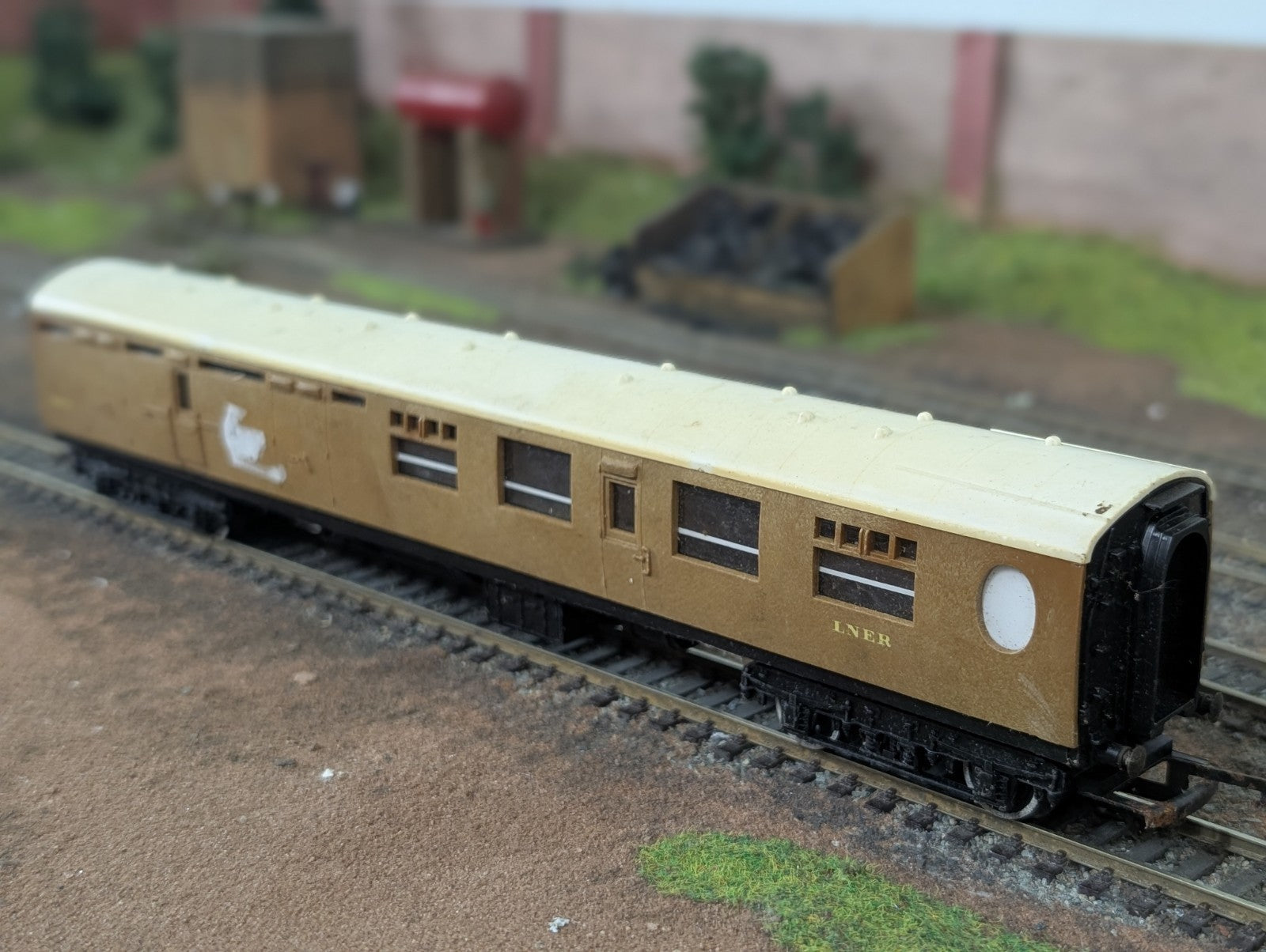 Hornby R938 OO Thompson brake 3rd coach 1870 LNER teak