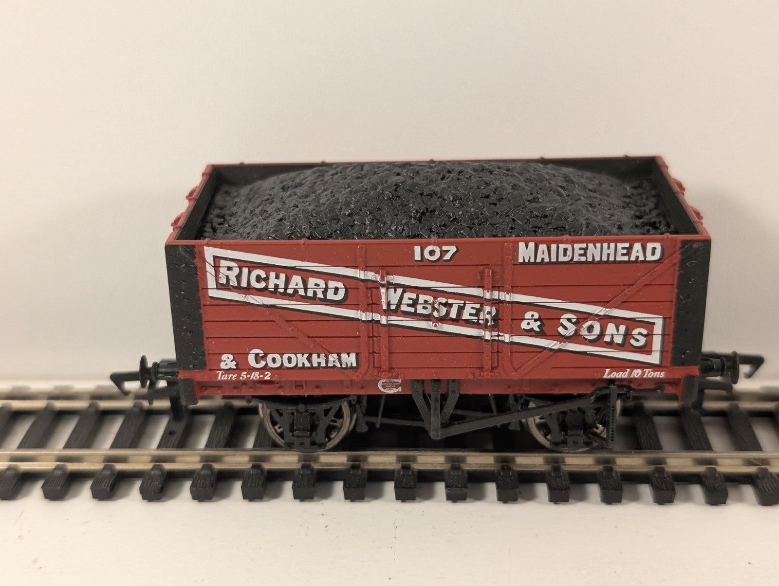 Bachmann OO Gauge 7-Plank Wagon – Richard Webster & Sons No. 107