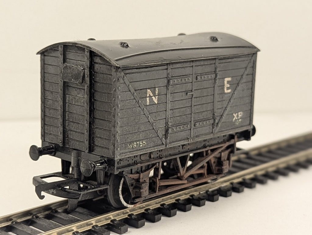 Tri-ang OO Gauge LNER Ventilated Goods Van Goods Wagon W8755 LNER Grey