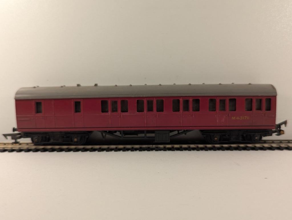 Tri-ang OO Gauge BR Suburban Brake Second Coach Passenger Coach M43171 BR Maroon