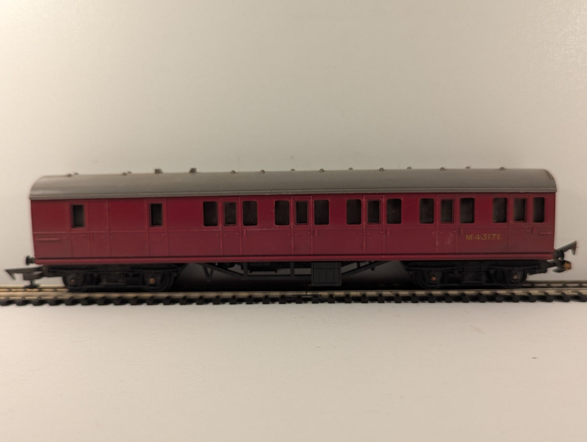 Tri-ang OO Gauge BR Suburban Brake Second Coach Passenger Coach M43171 BR Maroon