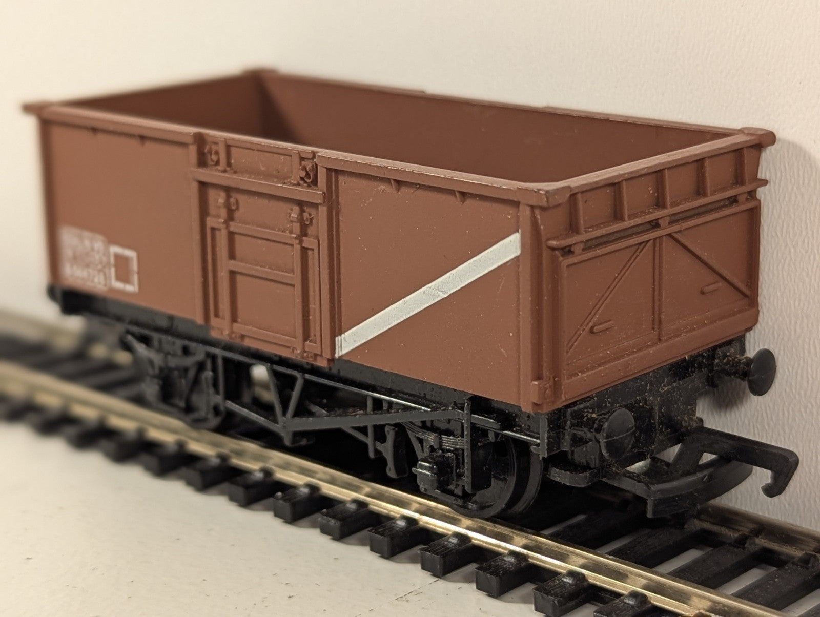 Mainline Railways 37-144 BR Bauxite Steel Mineral Wagon – OO Gauge