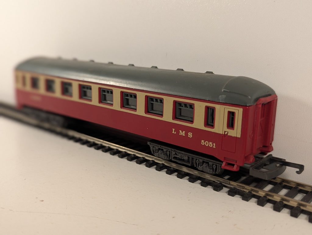 Lima HO Gauge LMS Red & Cream Passenger Coach