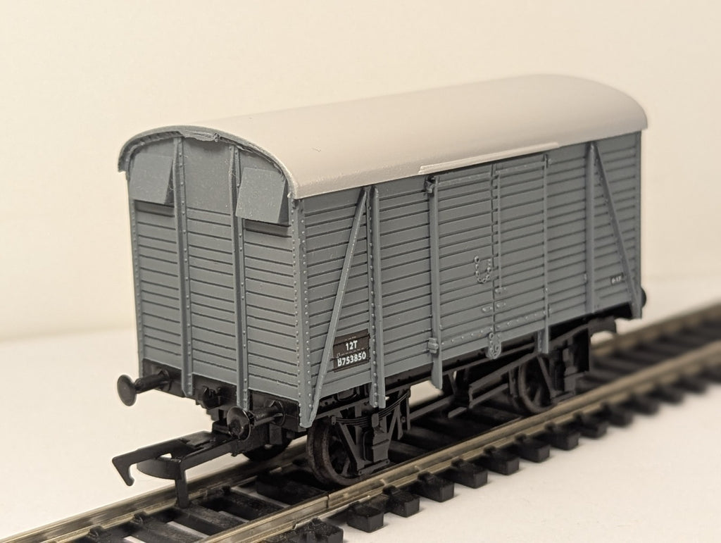 Dapol 4F-021-104 OO Gauge Box Van