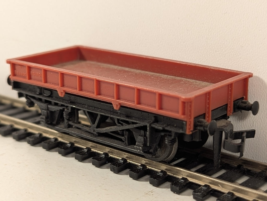 Trix OO Gauge Low-Sided Red Open Wagon