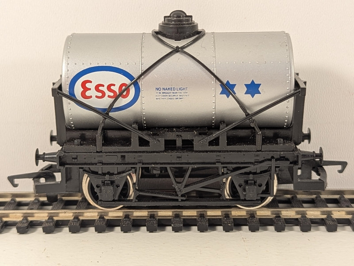 Hornby OO Gauge Esso Tank Wagon
